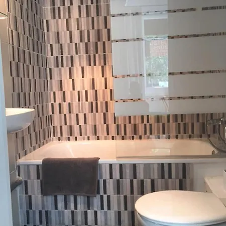 Friends Guest house 2*