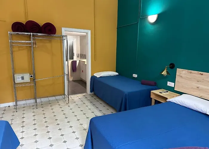 Friends Guest house 2*